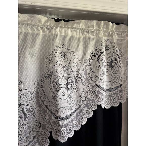 JCPenney Lace Valance 26"L x 48"W Cream Polyester Scalloped Edge Curtain - Picture 4 of 6